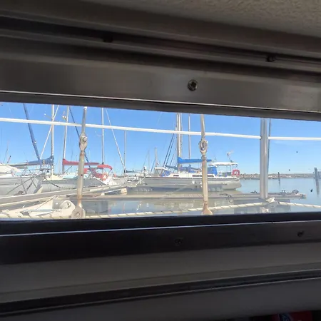 Båthotell Joky - Floating Refuge Lisboa