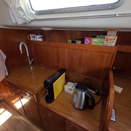 Joky - Floating Refuge Botel *