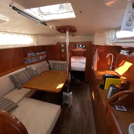 Hotel na wodzie Joky - Floating Refuge