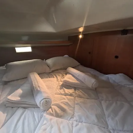 Joky - Floating Refuge Lisboa