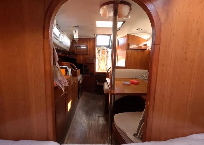 Joky - Floating Refuge Lisboa