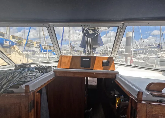 Joky - Floating Refuge Botel *