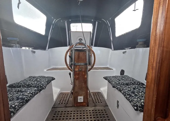 Joky - Floating Refuge Botel Lisbon